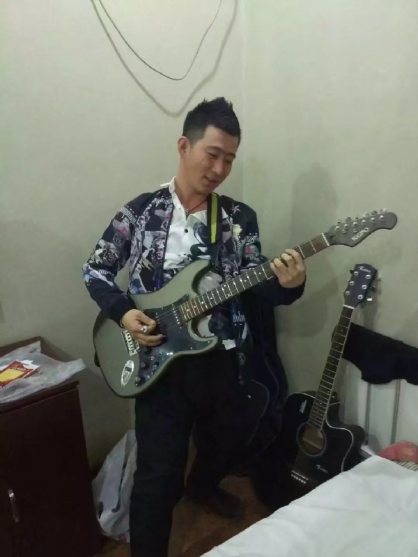 小吉他的第一张照片--漳州相亲服务中心