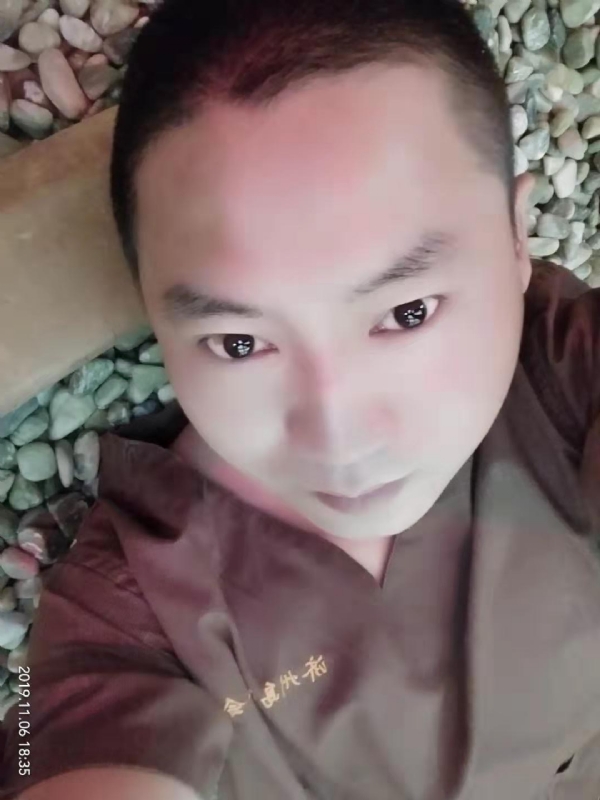红枫叶的第一张照片--漳州相亲服务中心