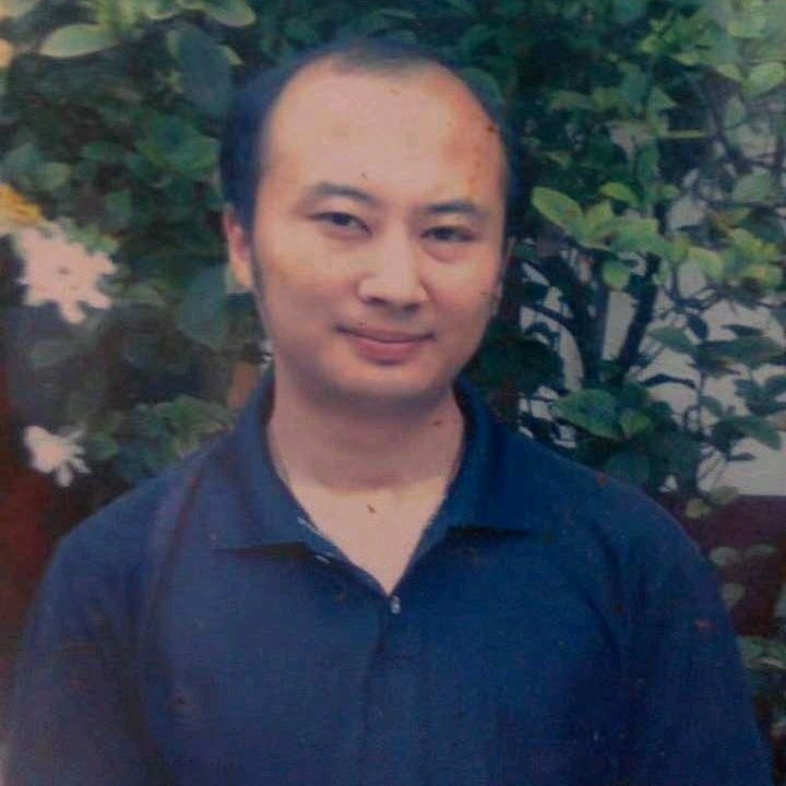 石峰里的生命的第一张照片--漳州相亲服务中心