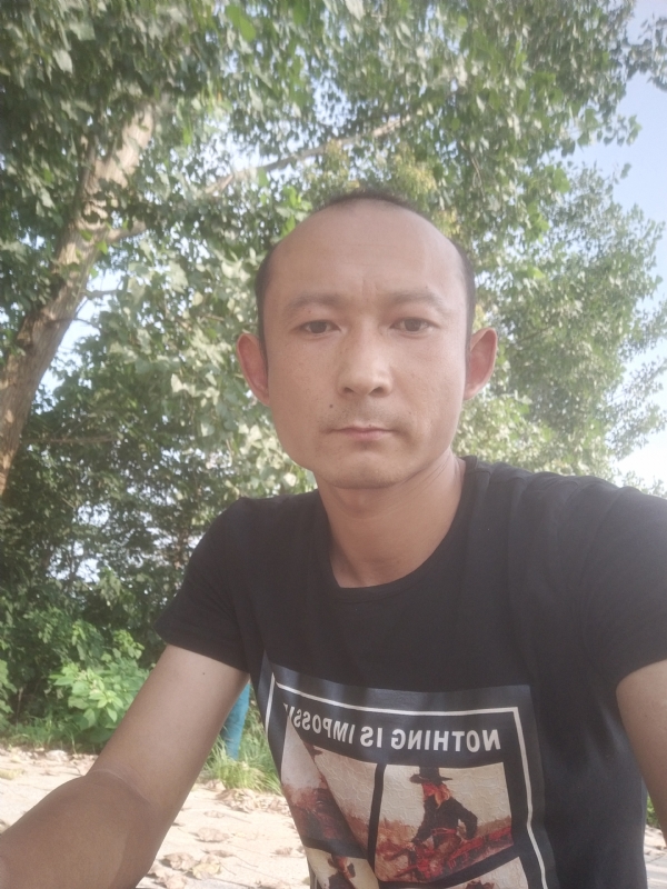 80大叔的第一张照片--漳州相亲服务中心