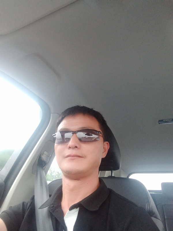孤独的男人的第二张照片--漳州相亲服务中心