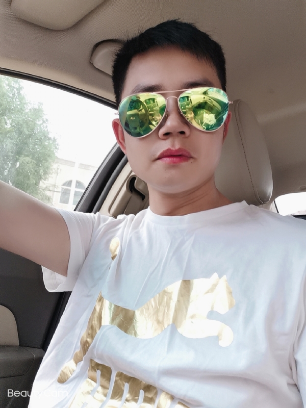 奋斗的第一张照片--漳州相亲服务中心