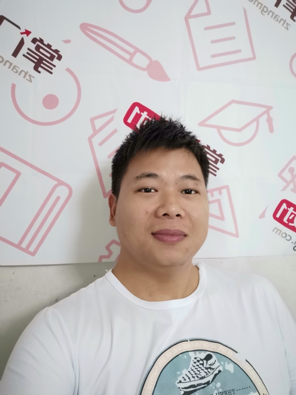 轻静地行走着的第一张照片--漳州相亲服务中心