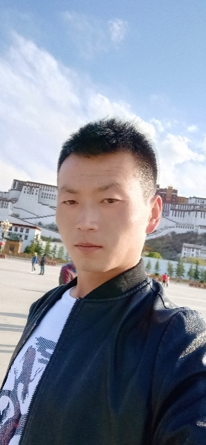 阳光下的小草的第一张照片--漳州相亲服务中心