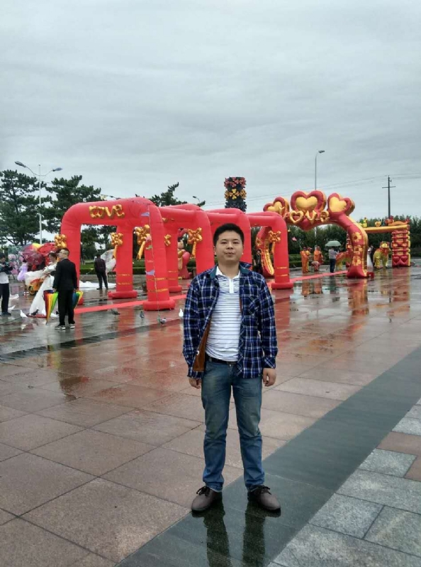 在奋斗的第三张照片--漳州相亲服务中心
