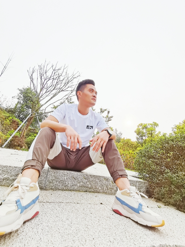 一个人，干净利落的第一张照片--漳州相亲服务中心