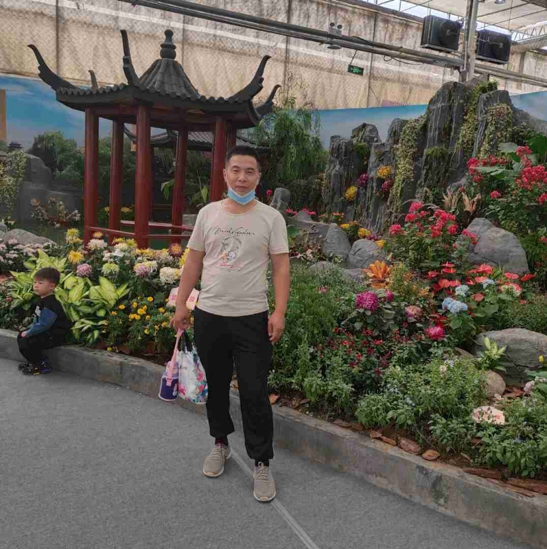 受伤的痴情男的第一张照片--漳州相亲服务中心