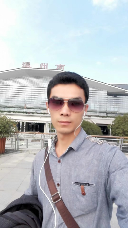 错把真心喂了狗的第三张照片--漳州相亲服务中心