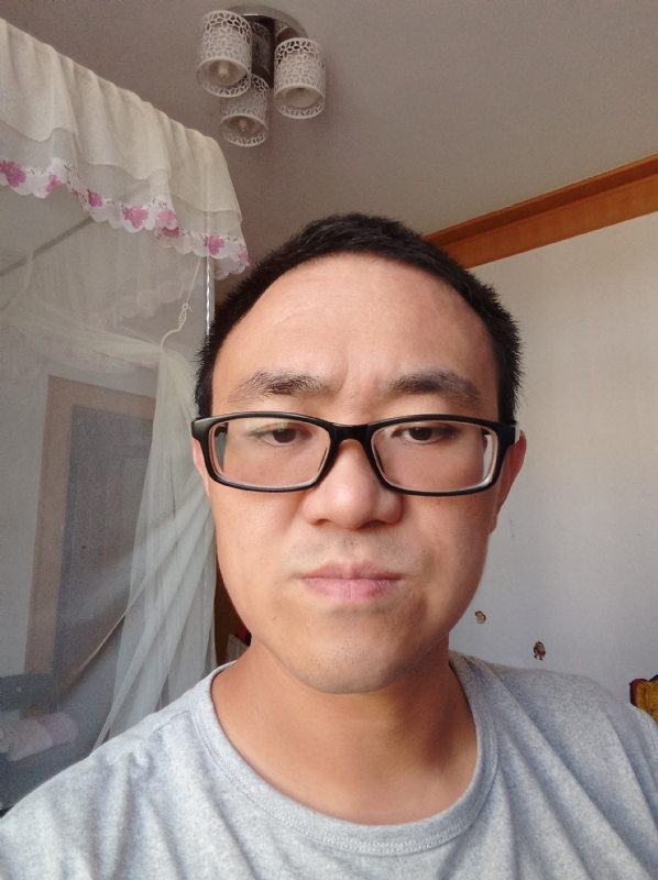 小涨常鸿的第一张照片--漳州相亲服务中心