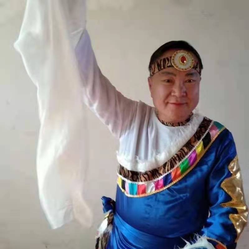 走在冷风中的第一张照片--漳州相亲服务中心