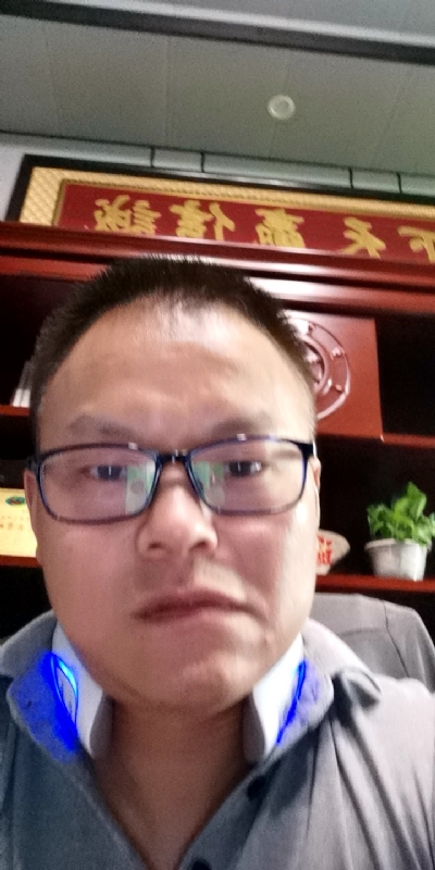 模具工匠的第一张照片--漳州相亲服务中心