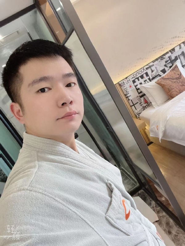 绿帽的第一张照片--漳州相亲服务中心