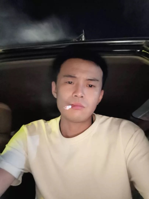 爱睡觉的土拨鼠的第一张照片--漳州相亲服务中心