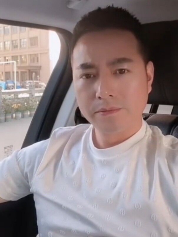 勿忘初心的第一张照片--漳州相亲服务中心