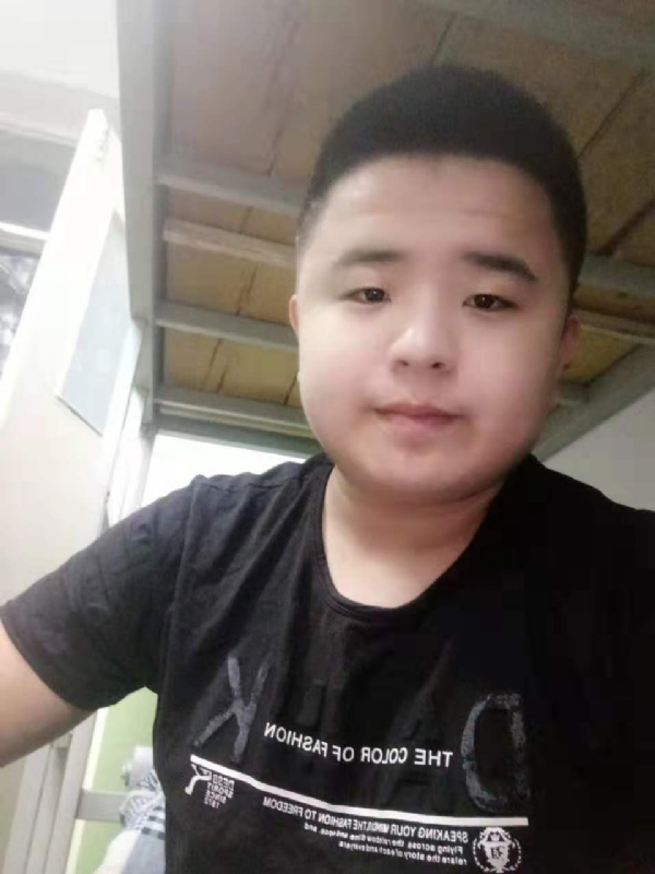 打小就爱淘气的第一张照片--漳州相亲服务中心