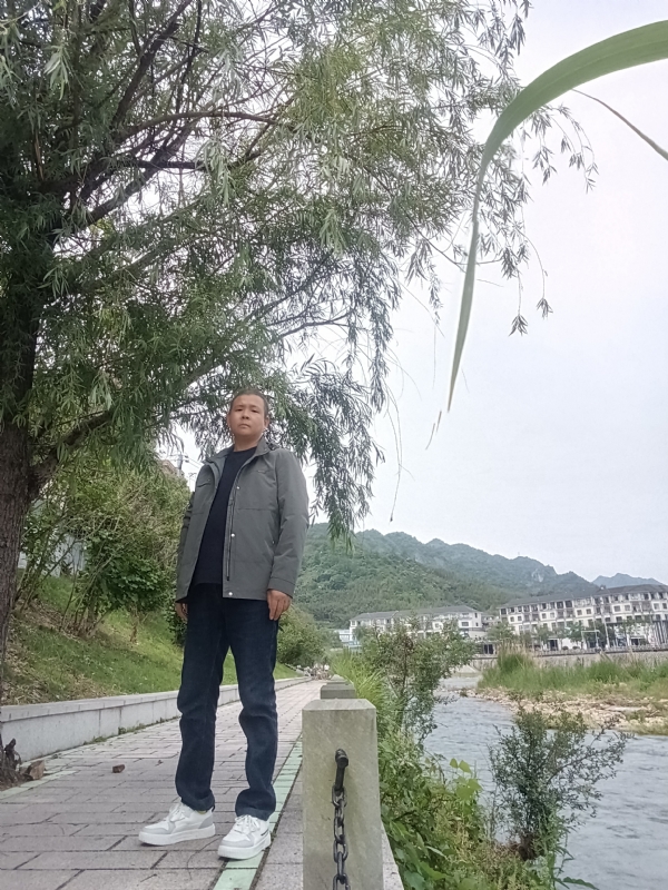 飞雪飘零的第一张照片--漳州相亲服务中心
