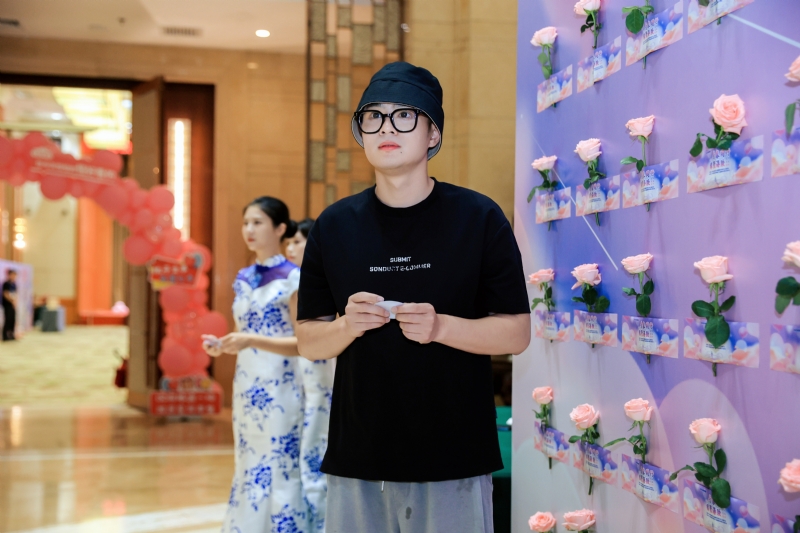被驯服的象的第一张照片--漳州相亲服务中心