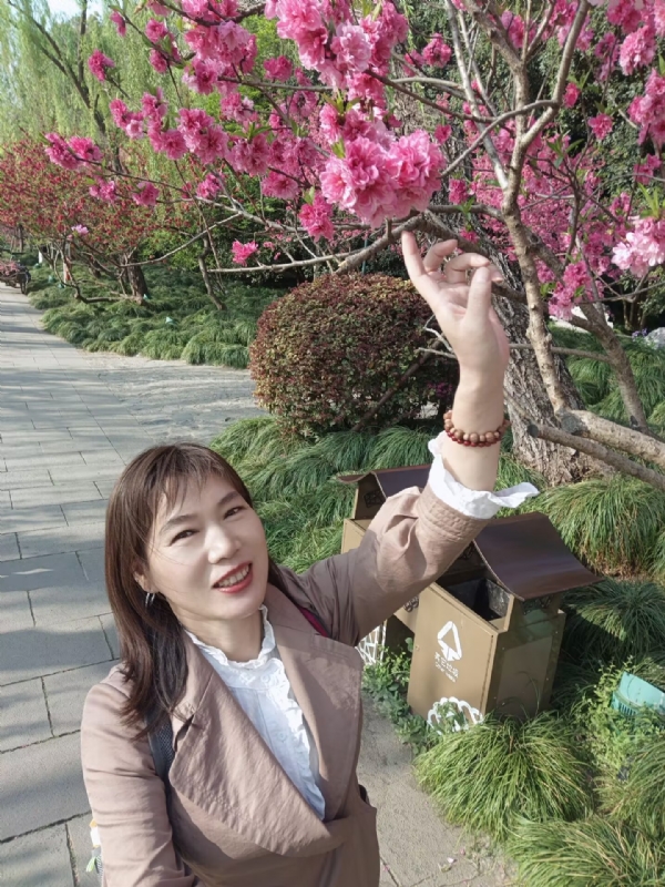 丽娜的第四张照片--漳州相亲服务中心