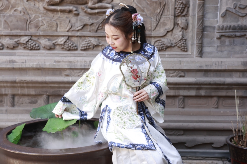 认真的雪的第一张照片--漳州相亲服务中心